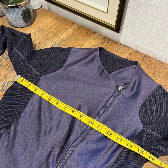 💜 LULULEMON Emerge Renewed Jacket – Size 6 - Picture 10 of 11